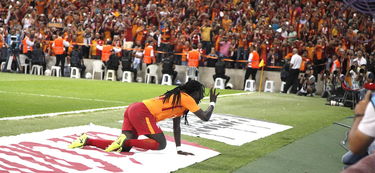 开云体育app入口-“世界顶尖泳者齐聚新加坡，2025游泳锦标赛备受瞩目”  第2张